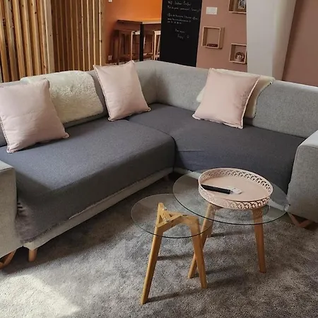 Proche Valenciennes - Cosy 80 M2 Dans Dependances Chateau Famars